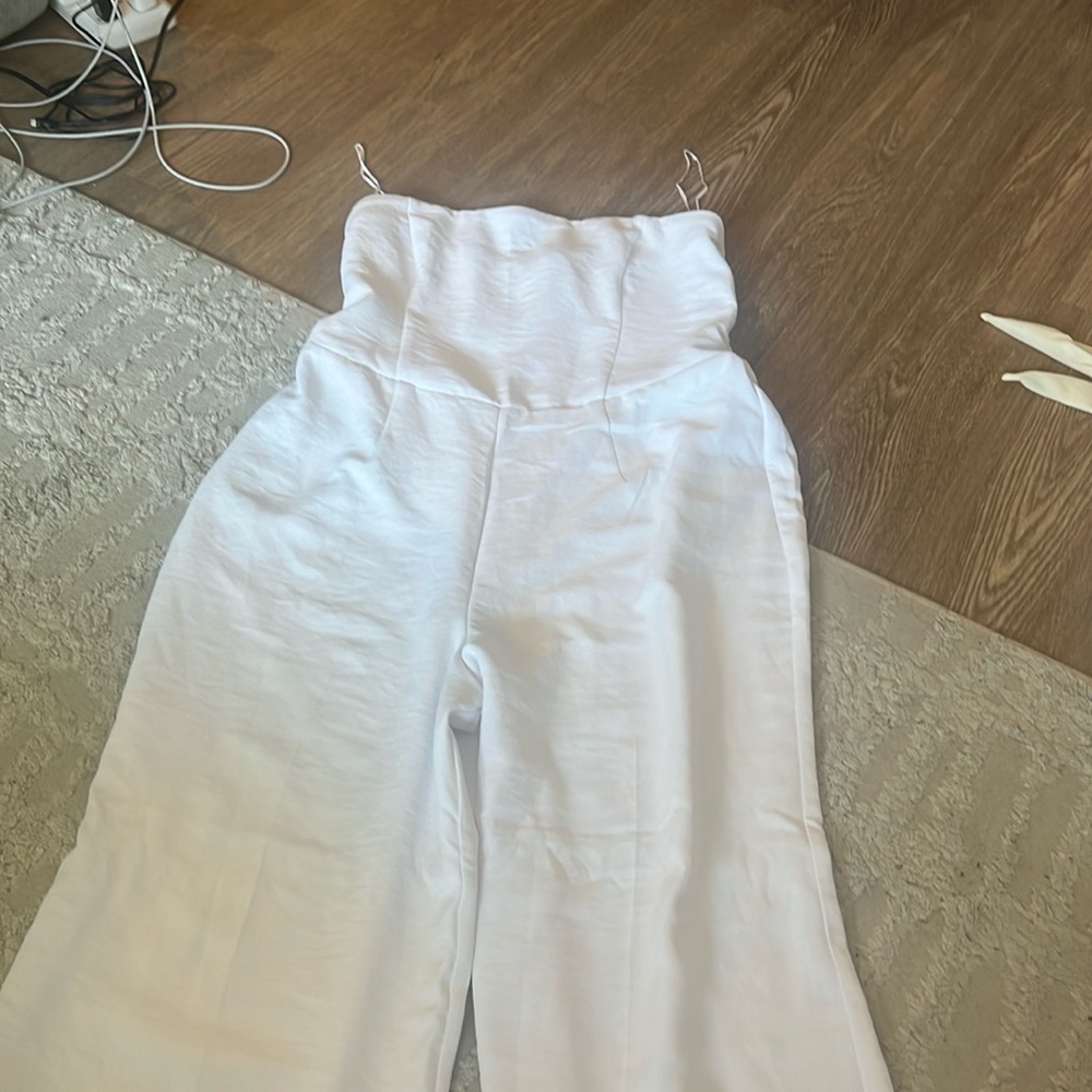 Gorgeous white jumpsuit. No tags but never been worn- took the tags off though!